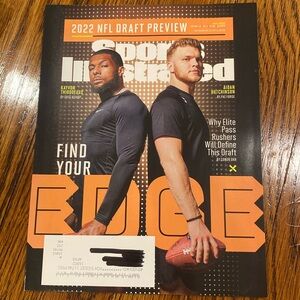 Sports Illustrated Magazine May 2022 - 2022 NFL Draft Preview - Aidan Hutchinson